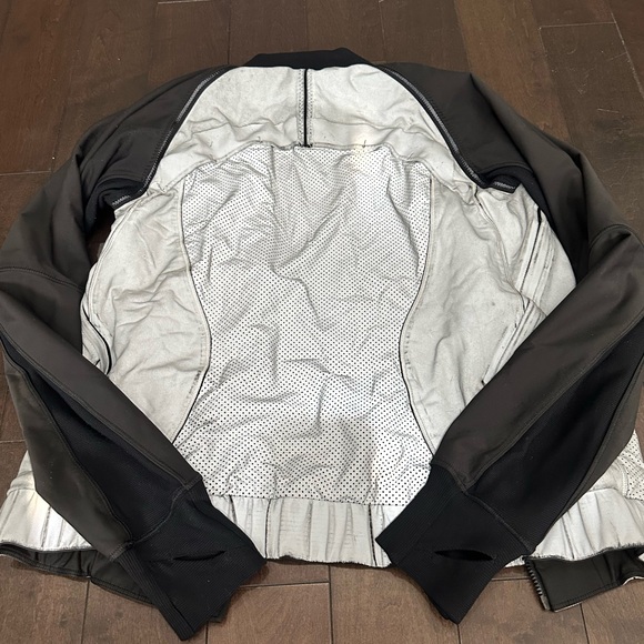 Lululemon Bright Bomber Jacket - Reflective - Silver / Black - Size 4 - Picture 15 of 16